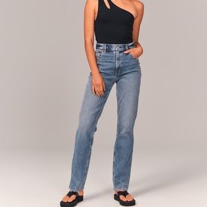 Abercrombie 90s Ultra High Rise Straight Jeans, Medium Wash, Size 28 Regular